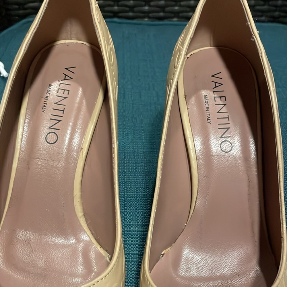 Valentino Heels Pumps Size 8 Runs Small - Picture 7 of 11